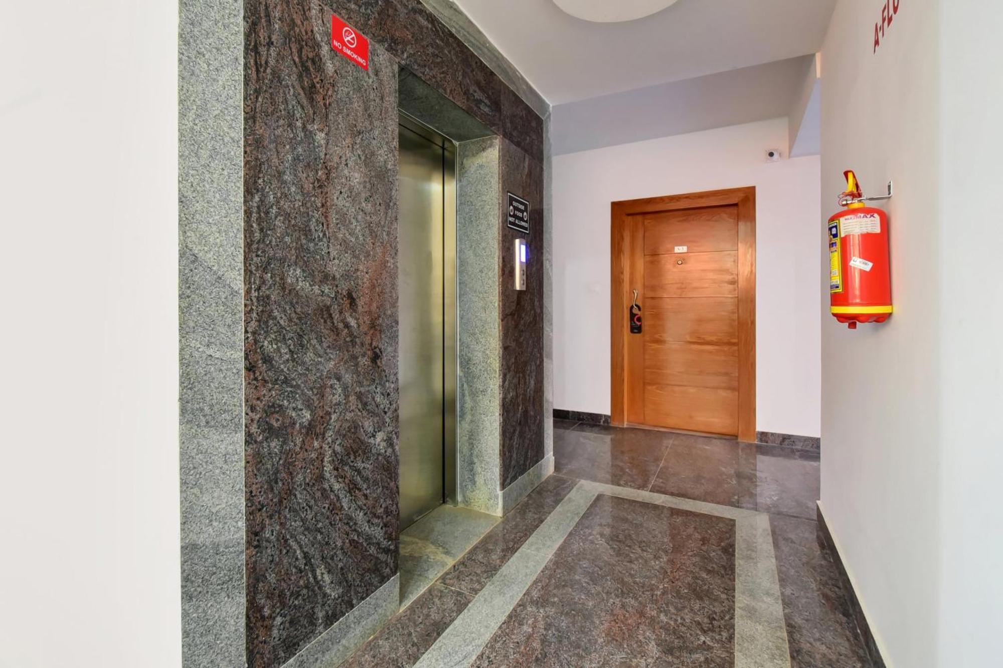 Hotel Super Grand Collection O Near Sarjapur Road Near 7D Voyage Bangalore Esterno foto