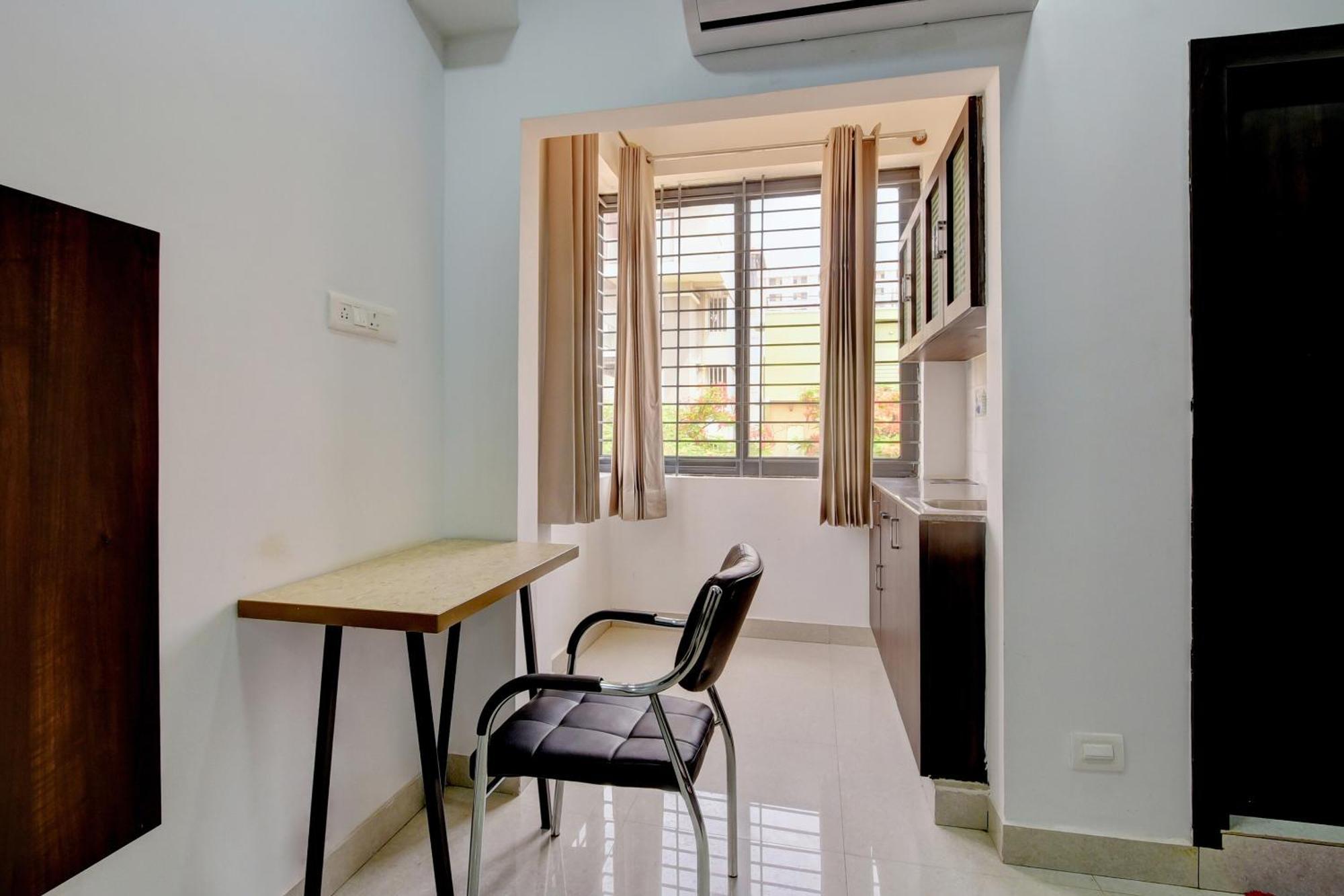 Hotel Super Grand Collection O Near Sarjapur Road Near 7D Voyage Bangalore Esterno foto
