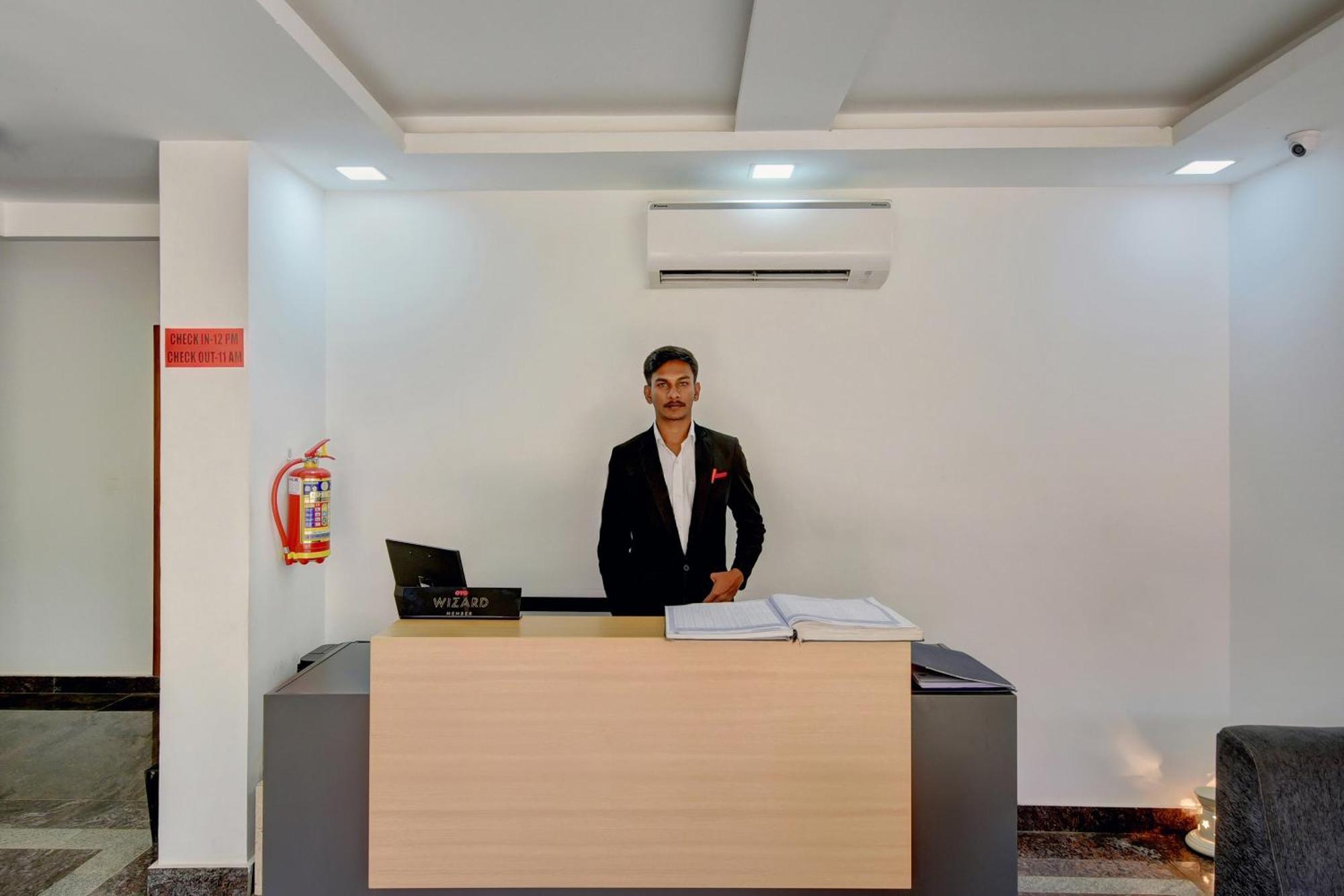Hotel Super Grand Collection O Near Sarjapur Road Near 7D Voyage Bangalore Esterno foto