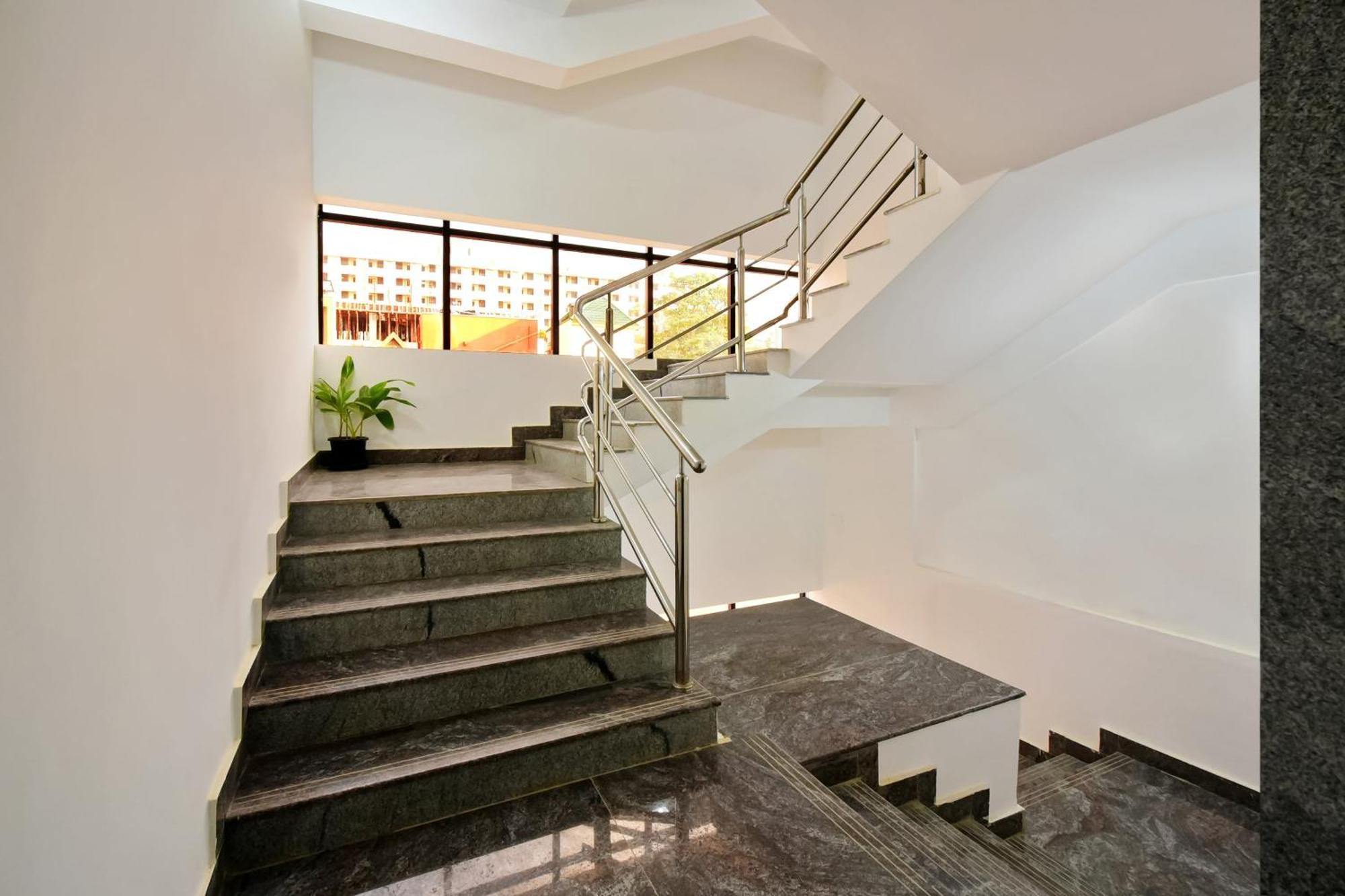 Hotel Super Grand Collection O Near Sarjapur Road Near 7D Voyage Bangalore Esterno foto
