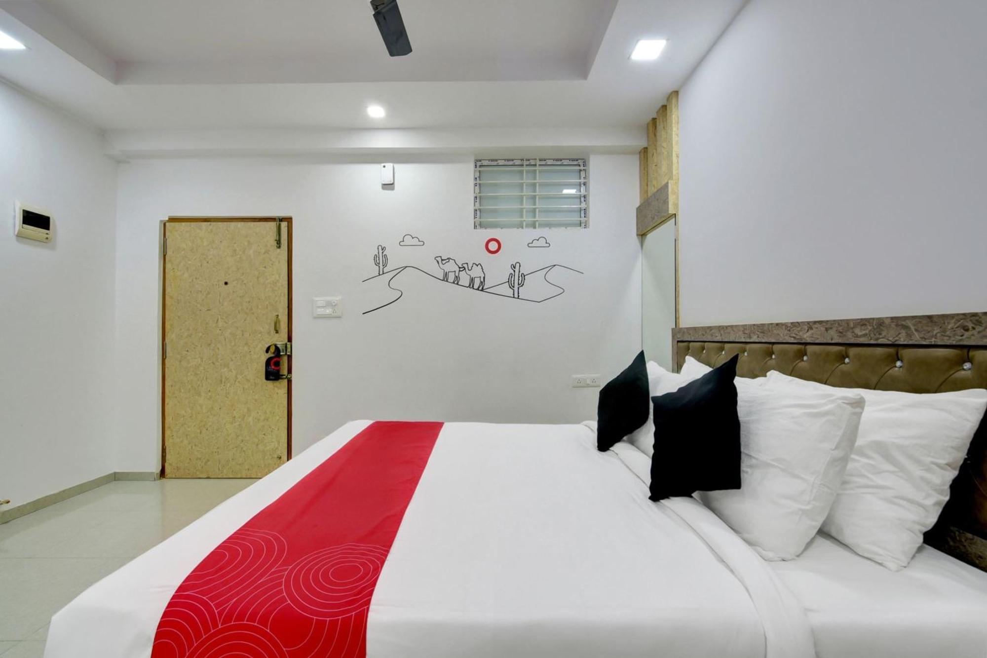 Hotel Super Grand Collection O Near Sarjapur Road Near 7D Voyage Bangalore Esterno foto