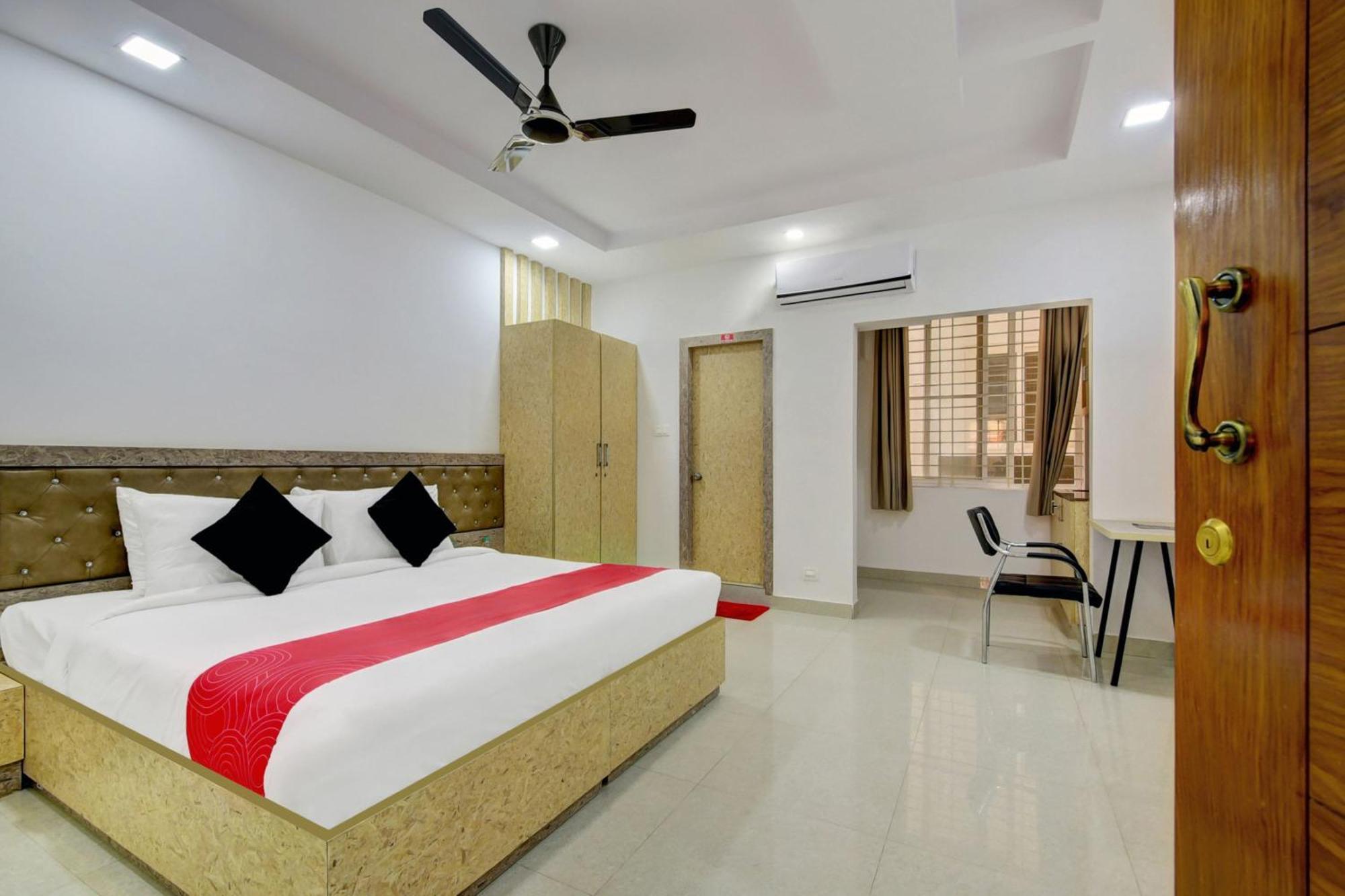 Hotel Super Grand Collection O Near Sarjapur Road Near 7D Voyage Bangalore Esterno foto