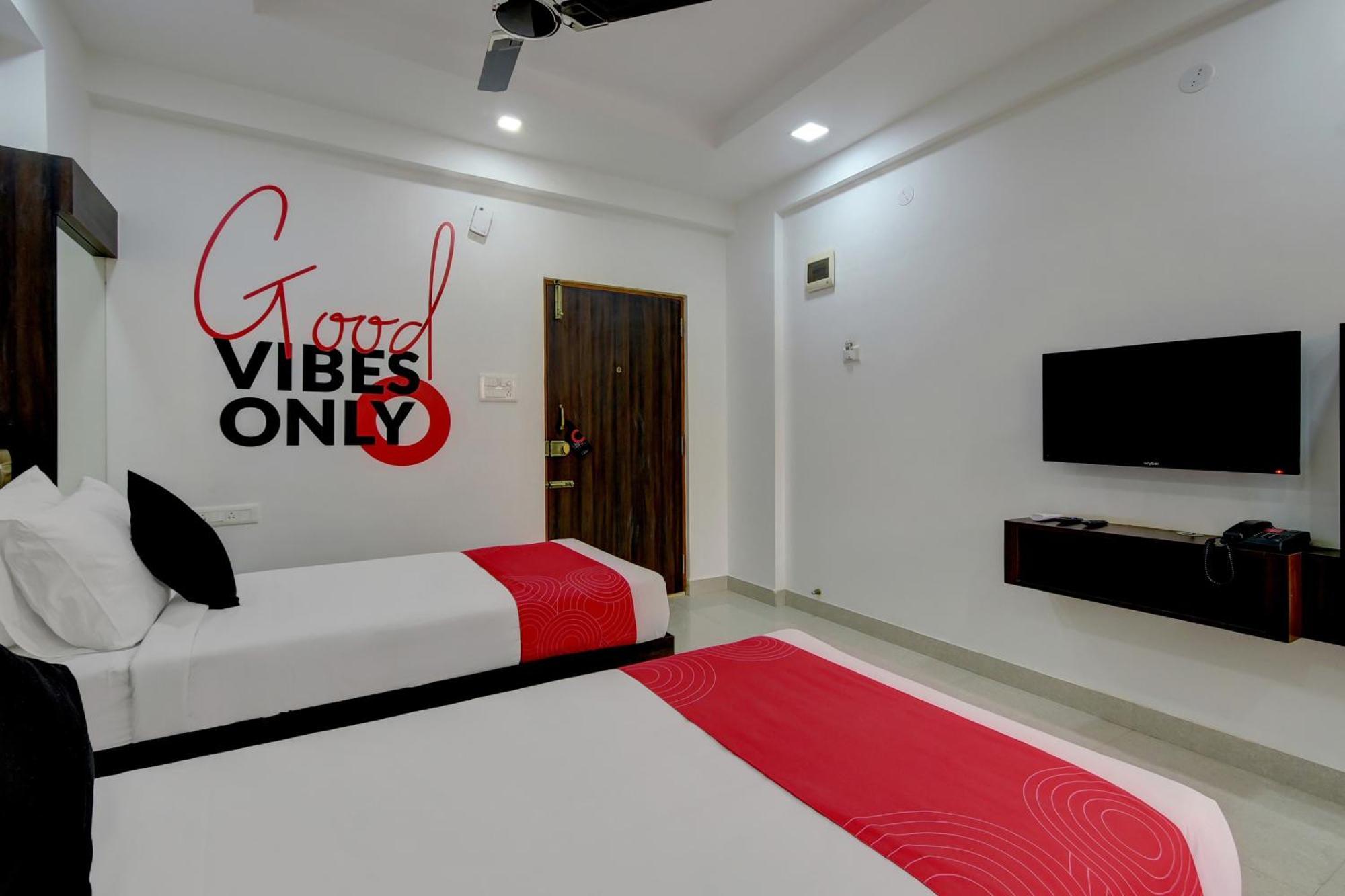 Hotel Super Grand Collection O Near Sarjapur Road Near 7D Voyage Bangalore Esterno foto