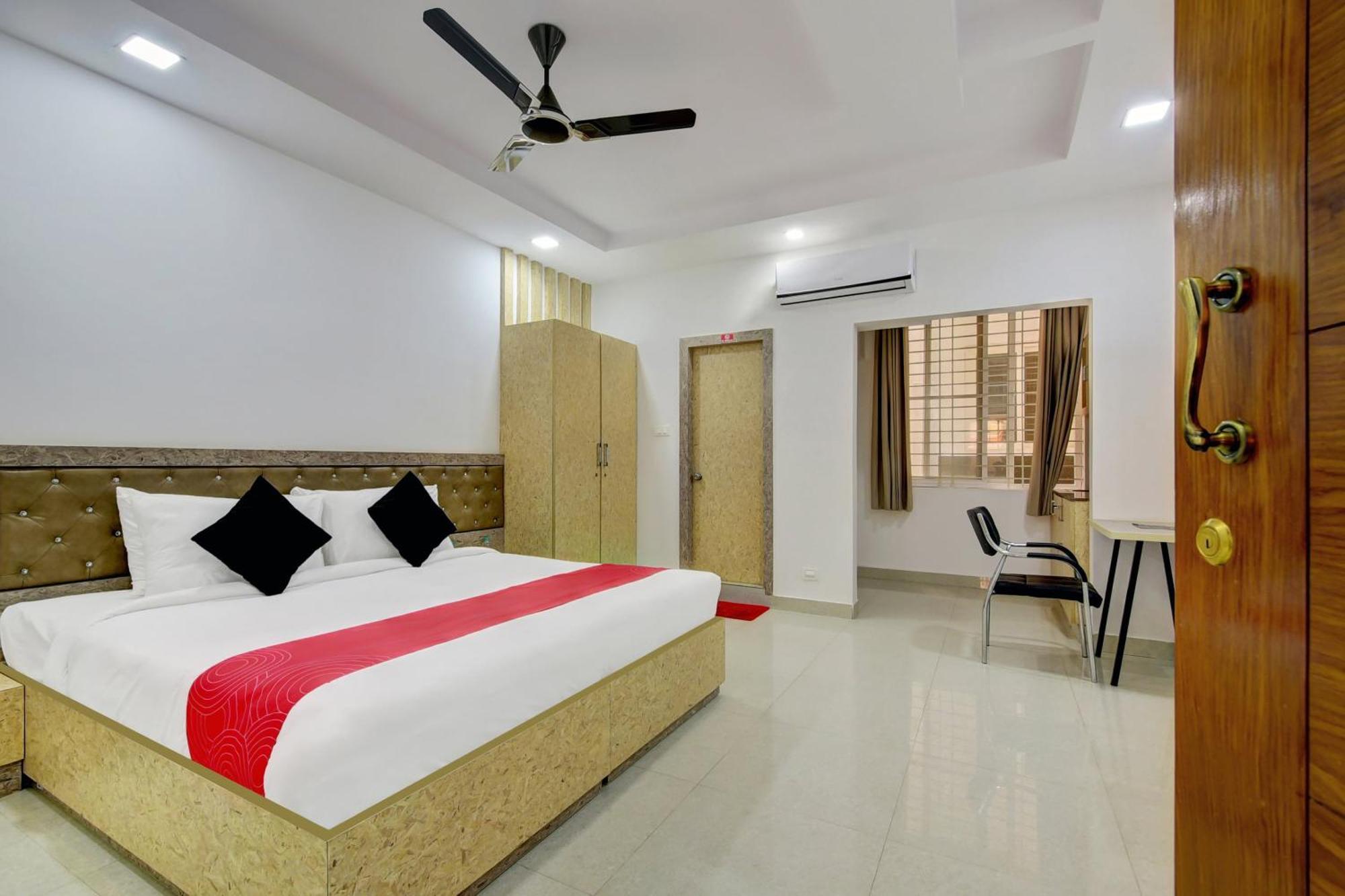 Hotel Super Grand Collection O Near Sarjapur Road Near 7D Voyage Bangalore Esterno foto