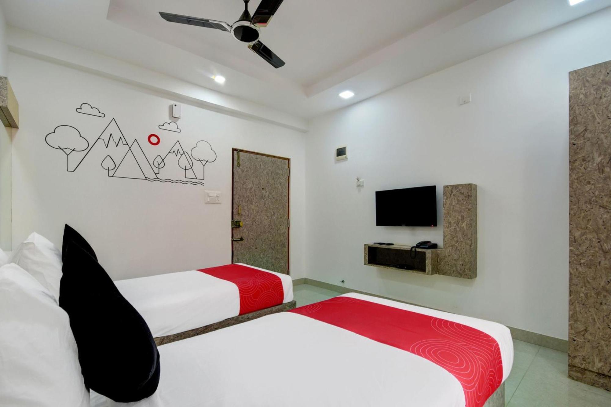 Hotel Super Grand Collection O Near Sarjapur Road Near 7D Voyage Bangalore Esterno foto