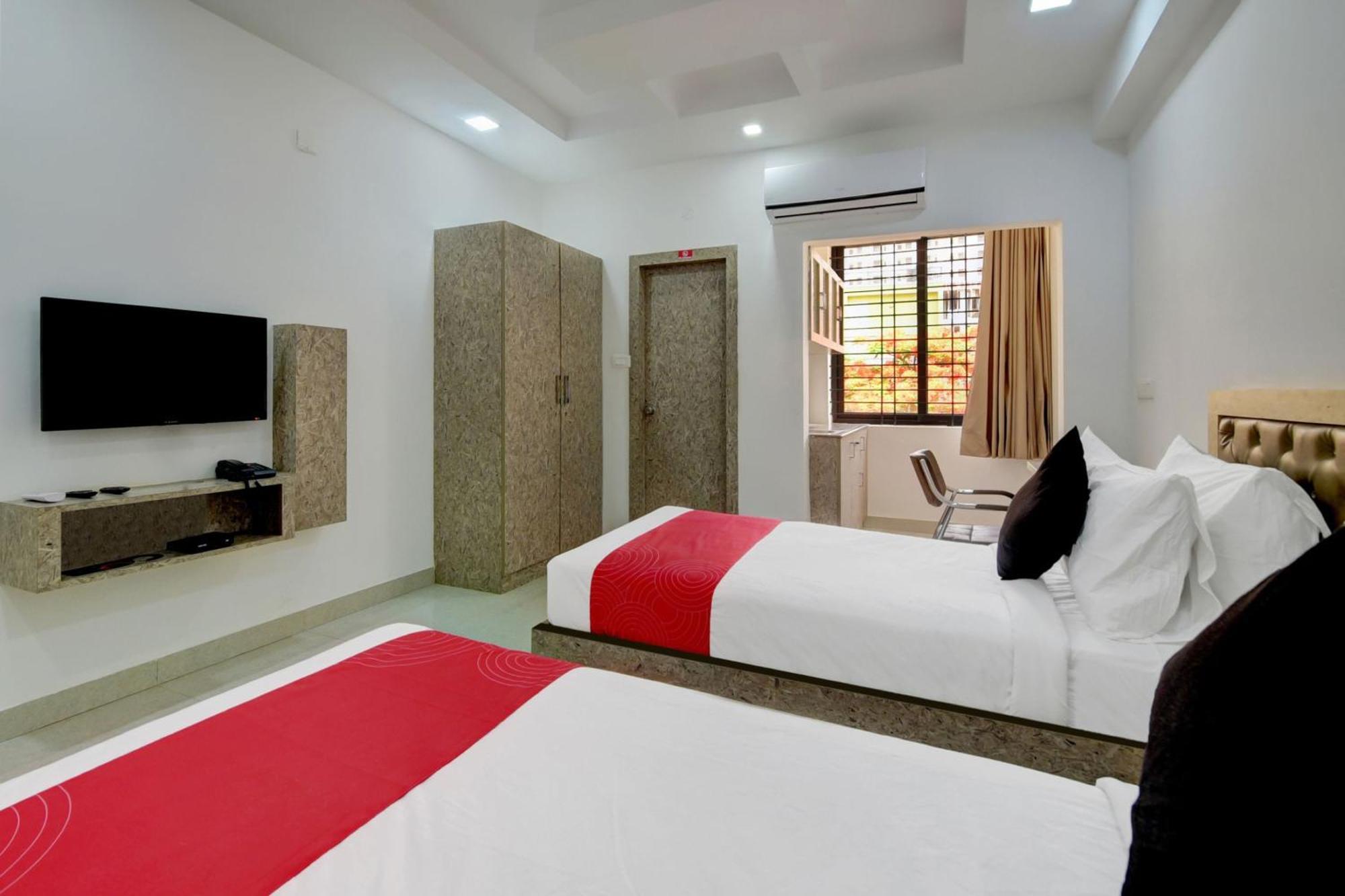 Hotel Super Grand Collection O Near Sarjapur Road Near 7D Voyage Bangalore Esterno foto
