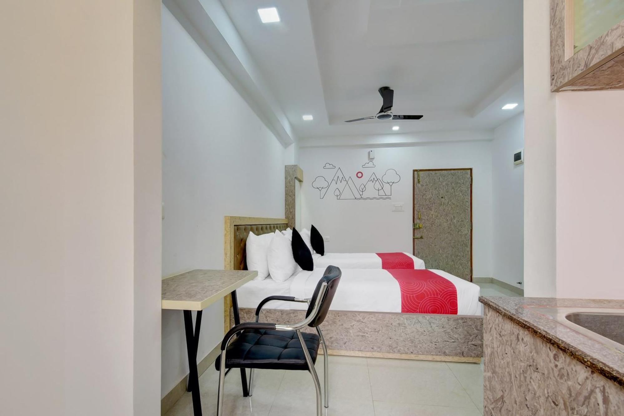 Hotel Super Grand Collection O Near Sarjapur Road Near 7D Voyage Bangalore Esterno foto