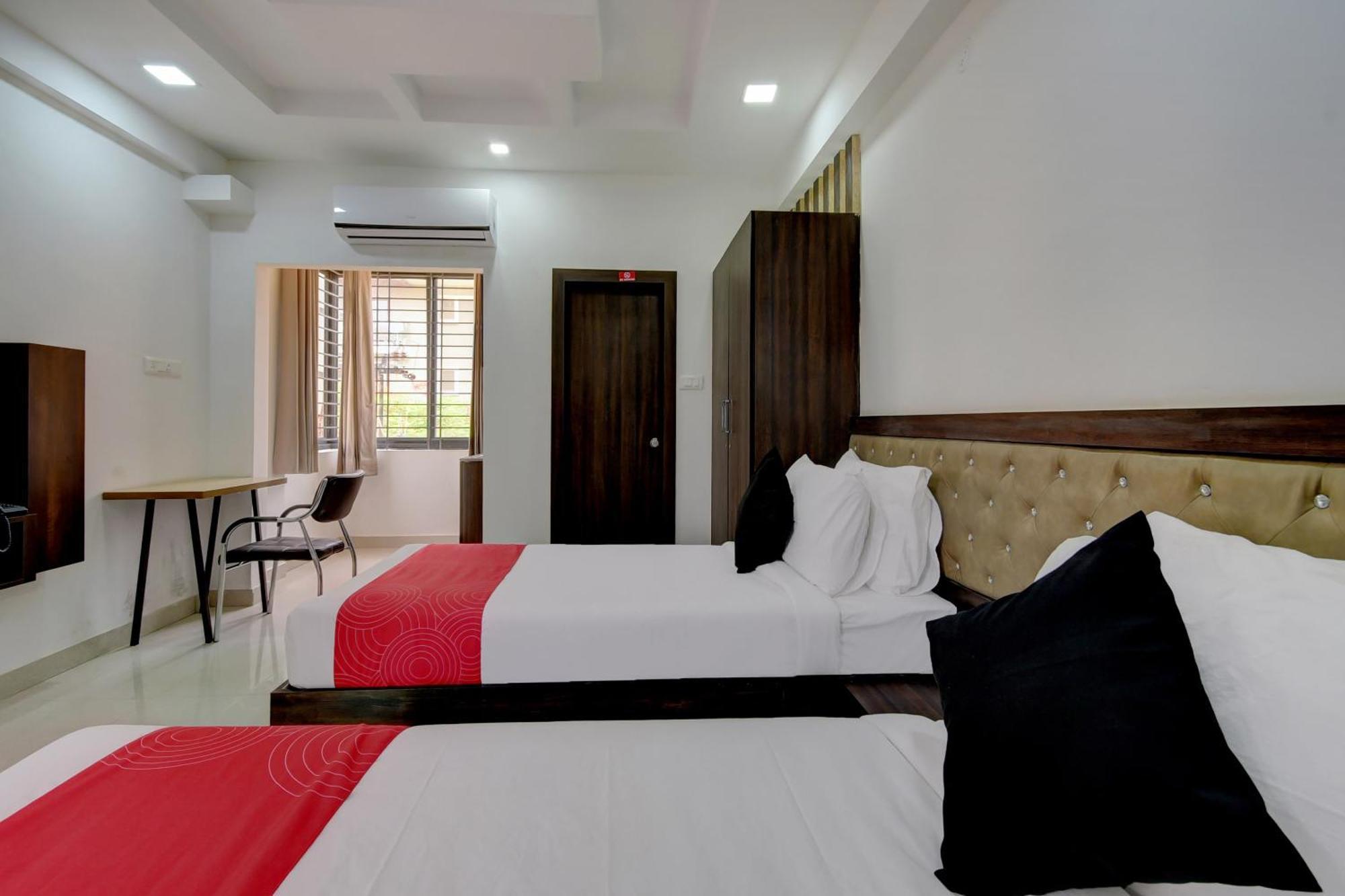 Hotel Super Grand Collection O Near Sarjapur Road Near 7D Voyage Bangalore Esterno foto