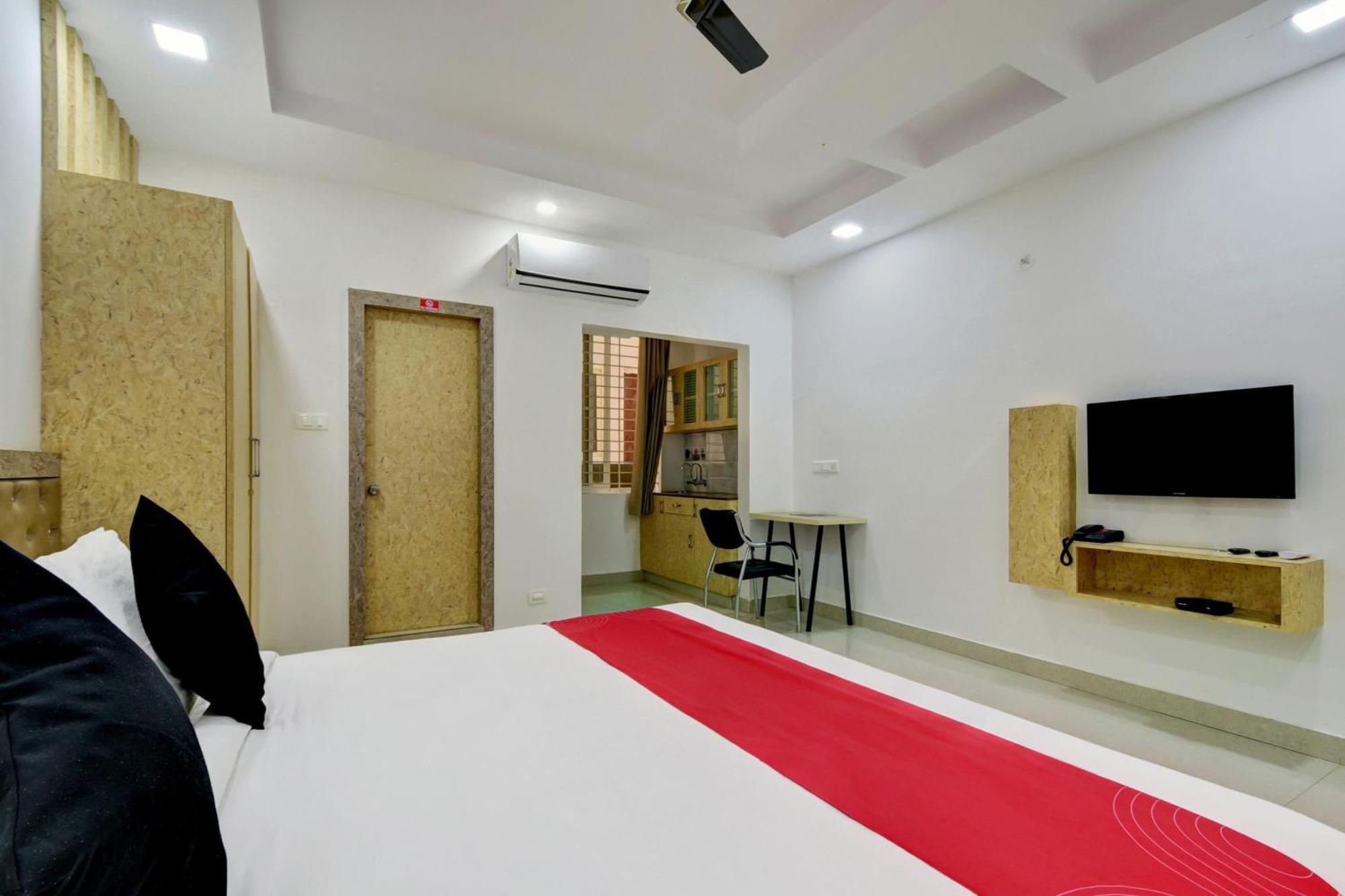 Hotel Super Grand Collection O Near Sarjapur Road Near 7D Voyage Bangalore Esterno foto
