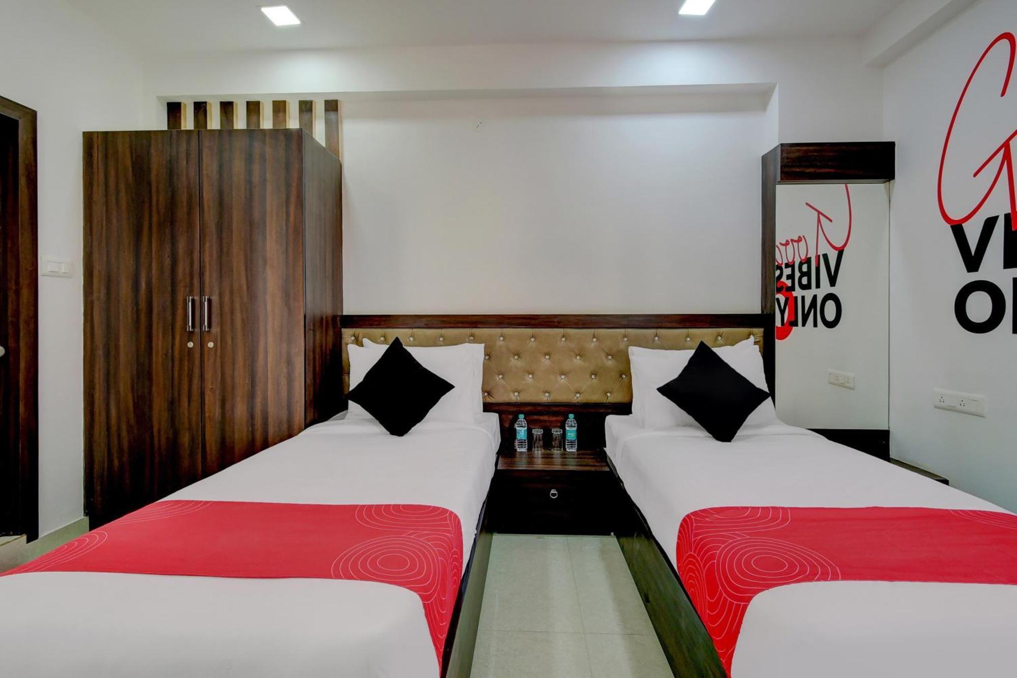 Hotel Super Grand Collection O Near Sarjapur Road Near 7D Voyage Bangalore Esterno foto