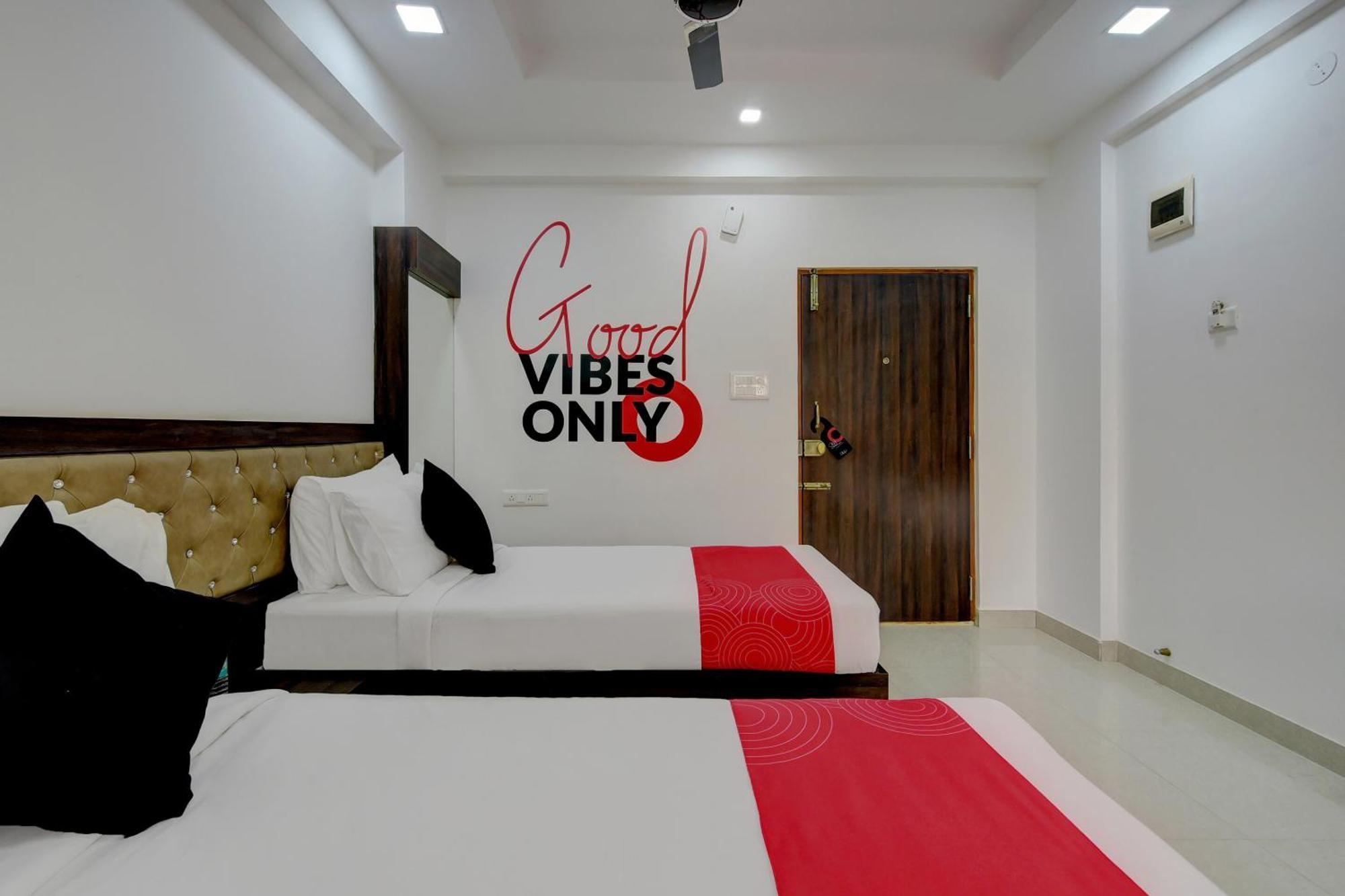 Hotel Super Grand Collection O Near Sarjapur Road Near 7D Voyage Bangalore Esterno foto